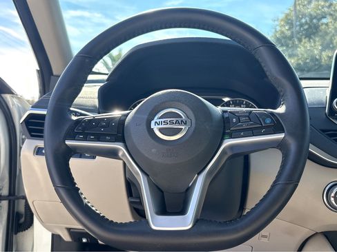 Used 2021 Nissan Altima 2.5 SV w/ SV Premium Package image 10