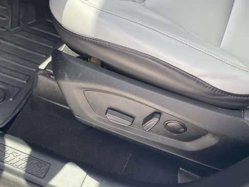 Used 2021 Ford Explorer XLT w/ Equipment Group 202A RWD image 17