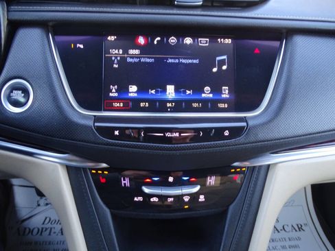 Used 2017 Cadillac XT5 Luxury image 25