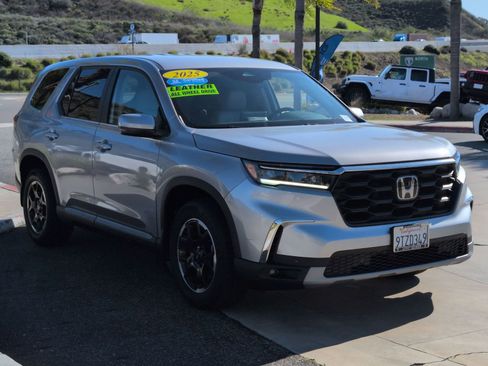 Used 2025 Honda Pilot EX-L image 7