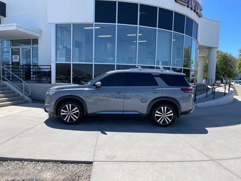 Used 2024 Nissan Pathfinder Platinum w/ Cargo Package AWD/4WD image 2
