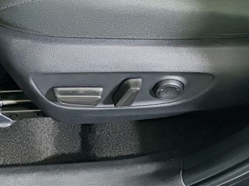 Used 2025 Toyota RAV4 XLE FWD image 13
