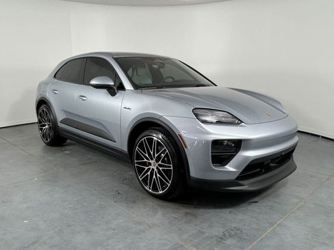 Used 2025 Porsche Macan 4S Electric image 9
