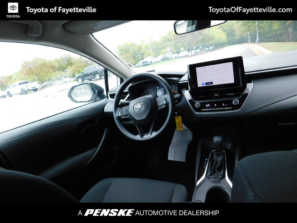 Used 2025 Toyota Corolla LE FWD image 6