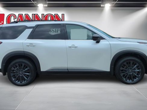 New 2026 Nissan Pathfinder SL w/ SL Premium Package (P04) FWD image 4