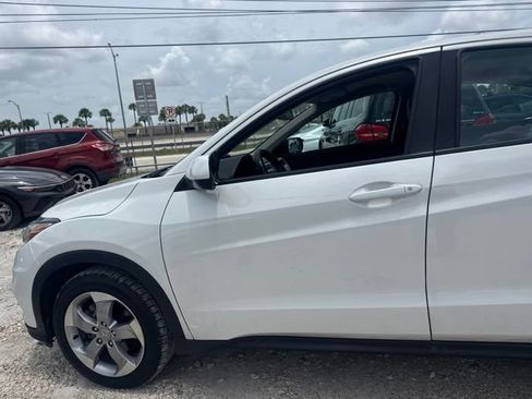 Used 2021 Honda HR-V LX image 10