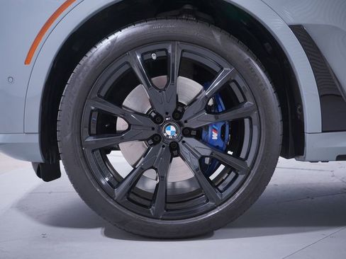 Used 2024 BMW X7 xDrive40i w/ M Sport Package image 2