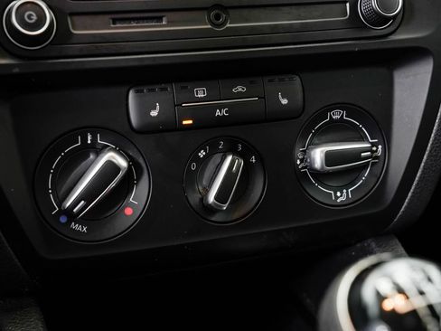 Used 2017 Volkswagen Jetta S w/ Jetta S Cold Weather Package FWD image 18