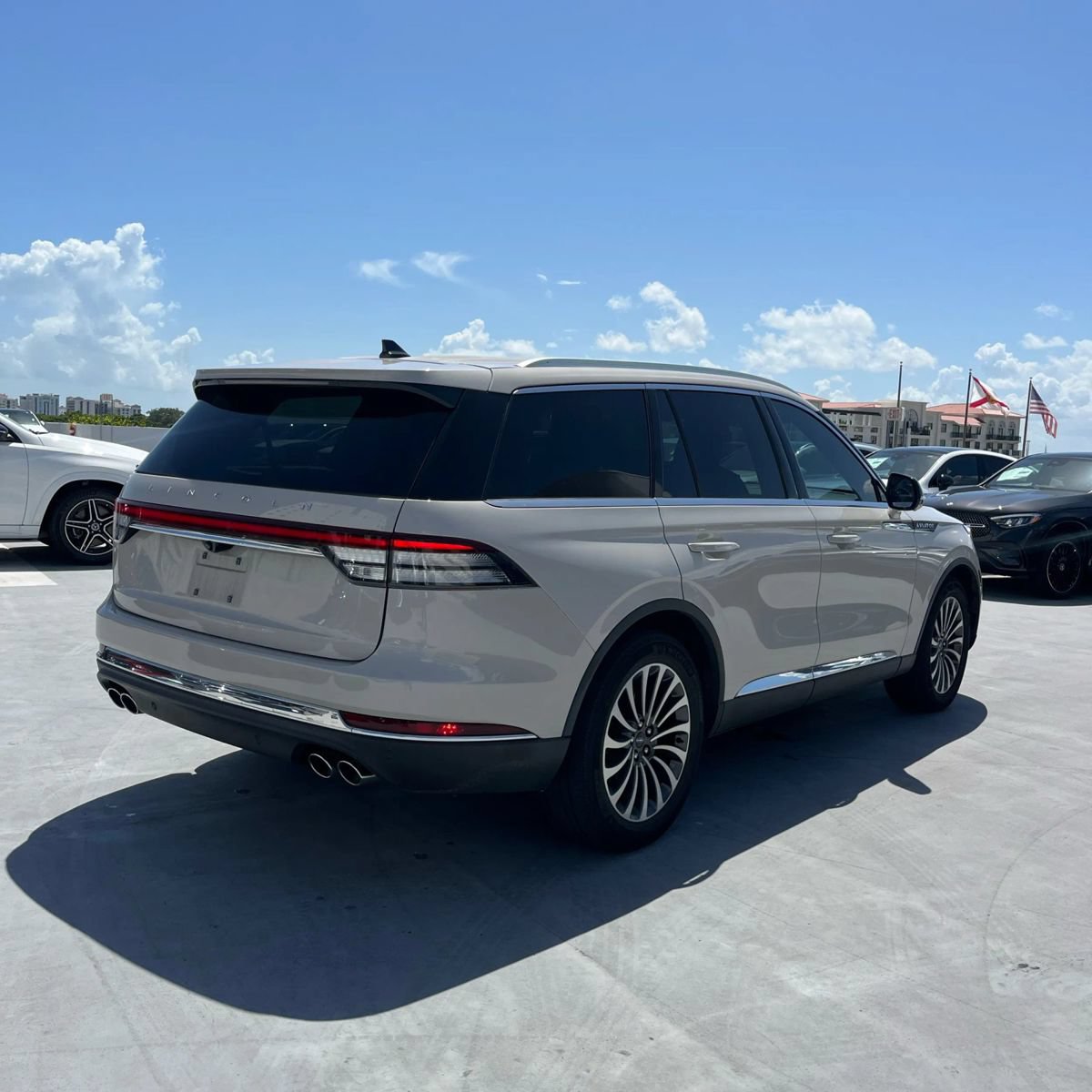 Used 2022 Lincoln Aviator Reserve w/ Elements Package Plus RWD image 3