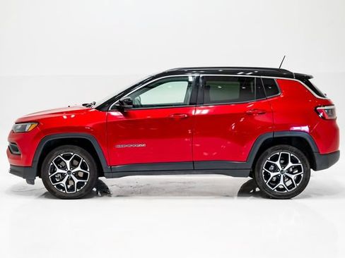Certified 2025 Jeep Compass Limited AWD/4WD image 32