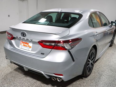 Used 2024 Toyota Camry SE w/ Cold Weather Package FWD image 7