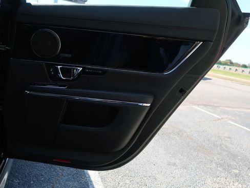 Used 2019 Jaguar XJ R-Sport RWD image 47