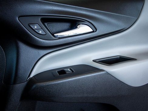 Used 2019 Chevrolet Equinox LS image 37