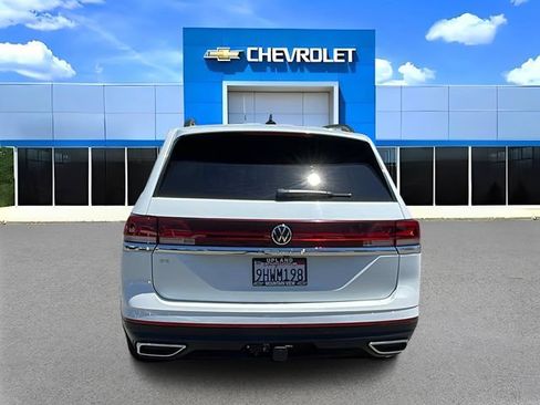 Used 2024 Volkswagen Atlas SE w/ Black Wheel Package FWD image 4