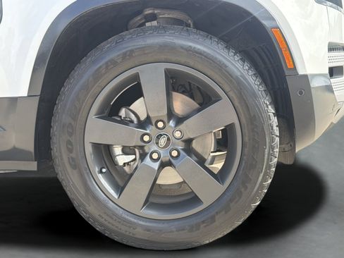 Used 2022 Land Rover Defender 110 S AWD/4WD image 9