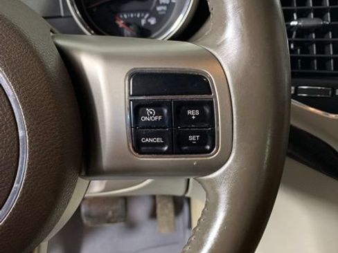 Used 2011 Jeep Grand Cherokee Laredo AWD/4WD image 28