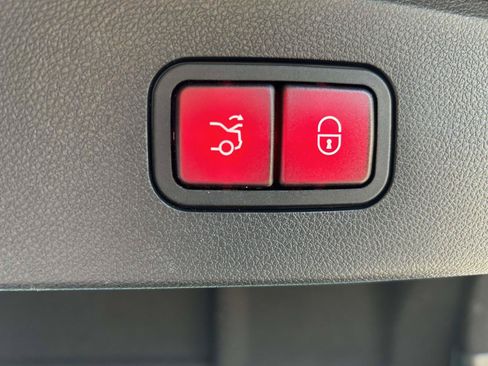 Used 2014 Mercedes-Benz E 350 Sedan image 19