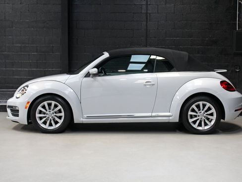 Used 2018 Volkswagen Beetle 2.0T SE FWD image 4