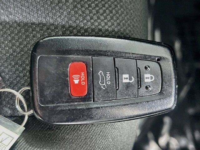 Used 2025 Toyota RAV4 XLE w/ Convenience Package FWD image 33