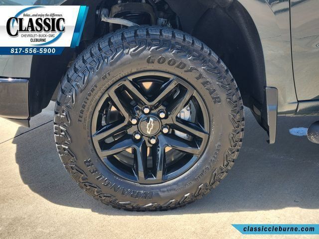 Used 2025 Chevrolet Silverado 1500 Custom Trail Boss w/ LPO, Dark Essentials Package AWD/4WD image 13
