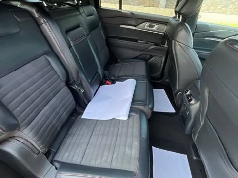 Used 2025 Ford Explorer ST-Line w/ ST-Line Street Pack AWD/4WD image 21