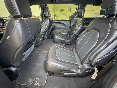 Certified 2022 Chrysler Pacifica Touring-L w/ S Appearance Package image 30