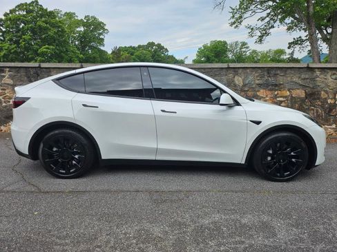 Used 2022 Tesla Model Y Long Range AWD/4WD image 9