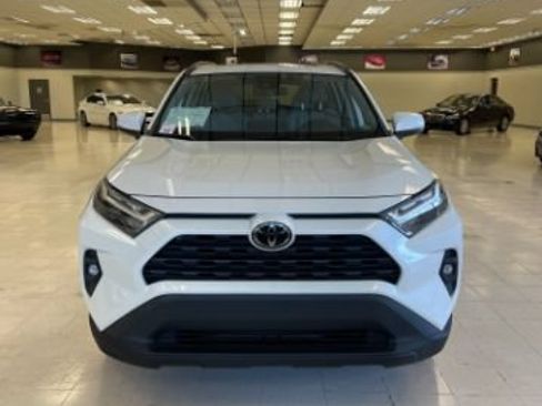 Used 2022 Toyota RAV4 XLE Premium FWD image 2