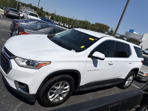 Used 2019 Chevrolet Traverse LT FWD image 7
