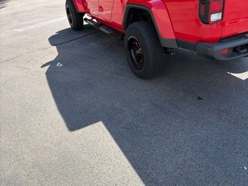 Used 2024 Jeep Gladiator Sport AWD/4WD image 3