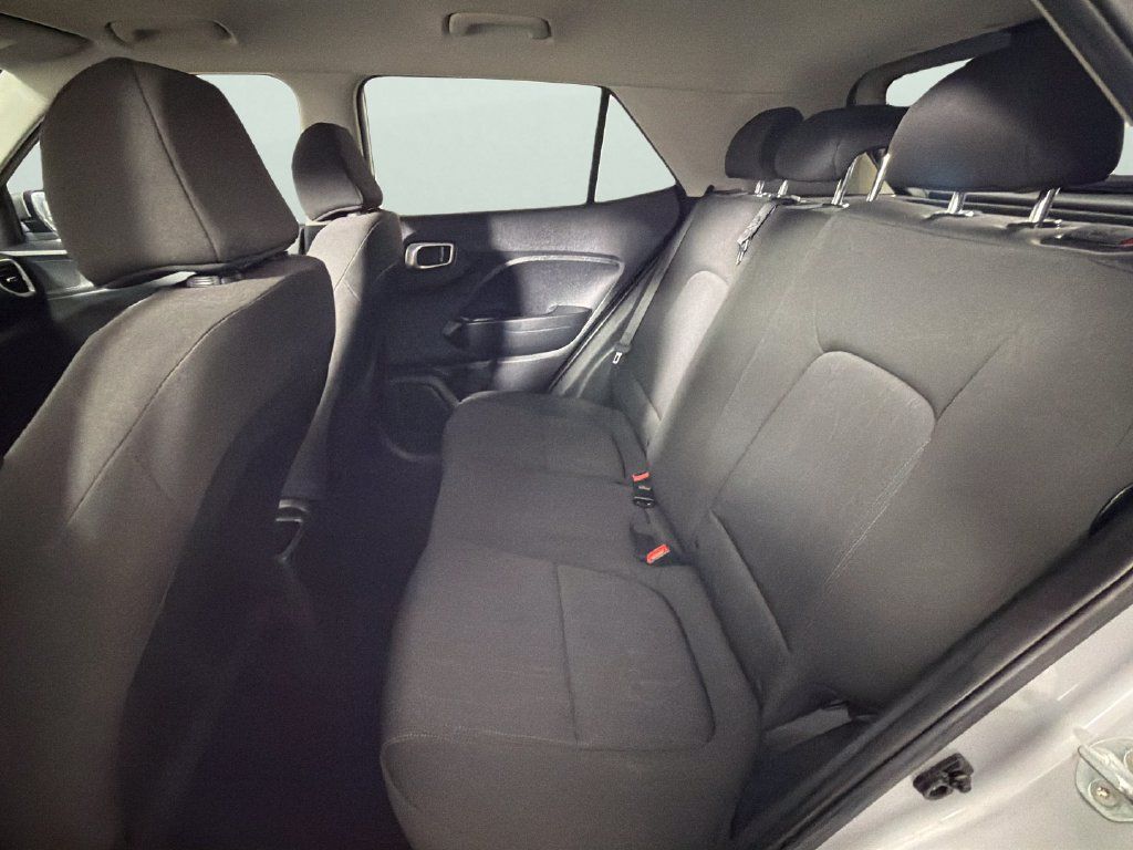 Used 2022 Hyundai Venue SE w/ Cargo Package FWD image 26