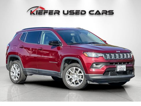 Used 2022 Jeep Compass Latitude AWD/4WD image 2