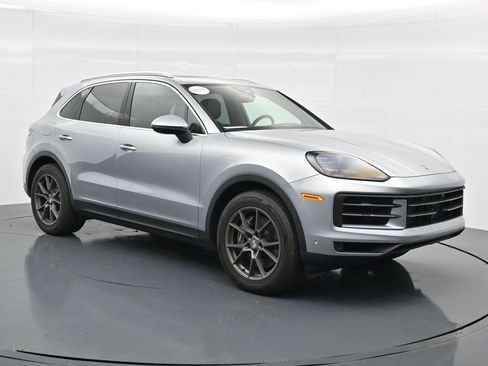 Certified 2025 Porsche Cayenne AWD/4WD image 9