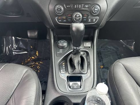 Used 2021 Jeep Cherokee Limited w/ Elite Package AWD/4WD image 24