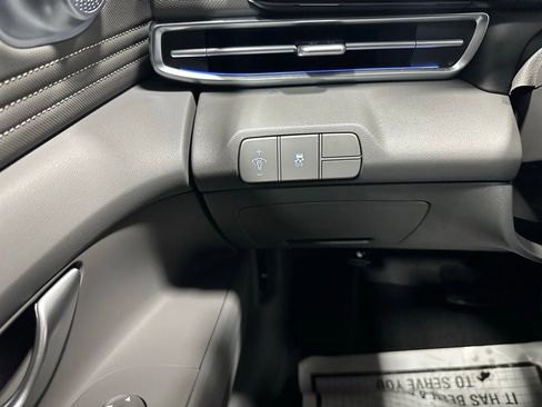 Used 2025 Hyundai Elantra SEL w/ Cargo Package image 17