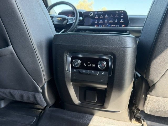 Used 2025 Chevrolet Suburban High Country AWD/4WD image 23