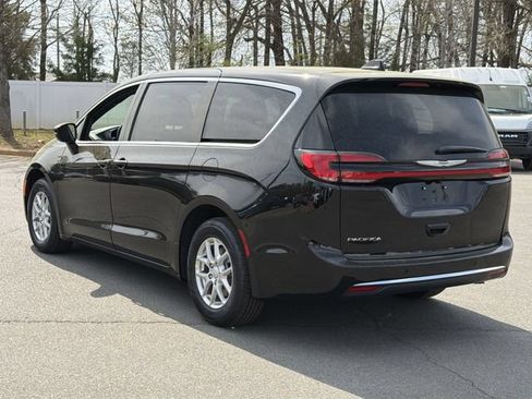 New 2026 Chrysler Pacifica Select FWD image 11