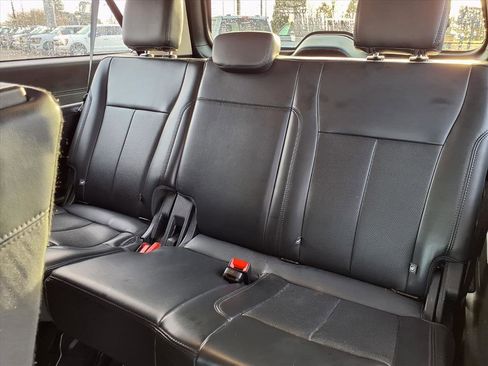 Used 2024 Ford Expedition Max XLT image 13