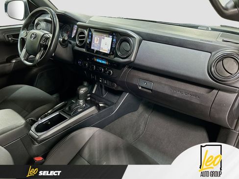 Used 2018 Toyota Tacoma TRD Off-Road image 28