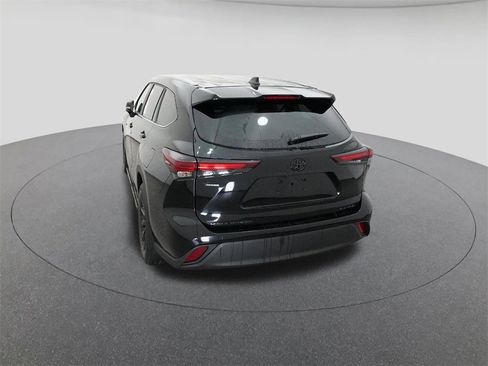 New 2026 Toyota Highlander XLE image 6