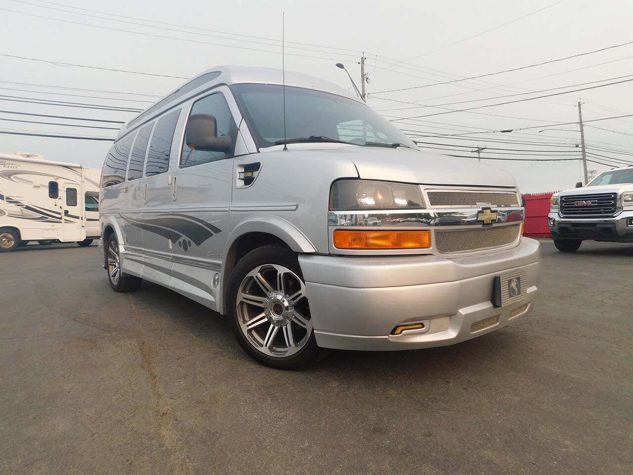 Used 2016 Chevrolet Express 2500 RWD image 1