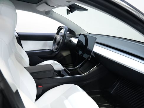 Used 2019 Tesla Model 3 Performance image 33