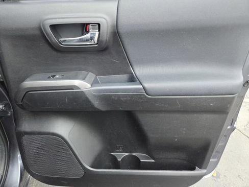 Used 2021 Toyota Tacoma TRD Off-Road w/ Technology Package image 23