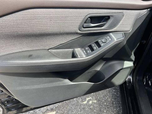 Used 2021 Nissan Rogue S AWD/4WD image 12