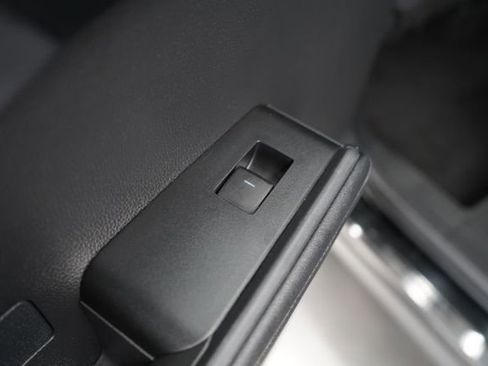 Used 2024 Toyota Highlander LE AWD/4WD image 61