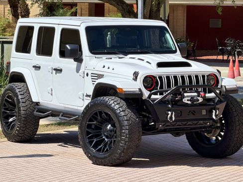Used 2026 Jeep Wrangler Unlimited Sahara AWD/4WD image 9