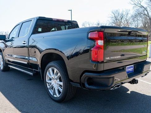 Used 2022 Chevrolet Silverado 1500 High Country w/ High Country Premium Package AWD/4WD image 8