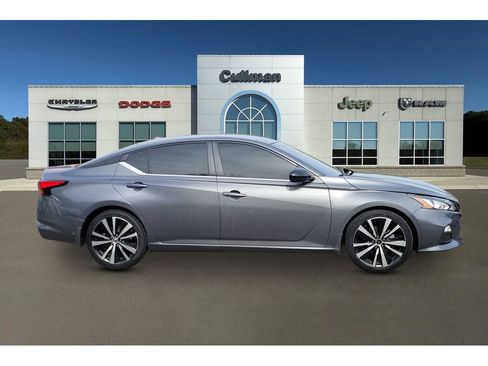 Used 2021 Nissan Altima 2.5 SR FWD image 2