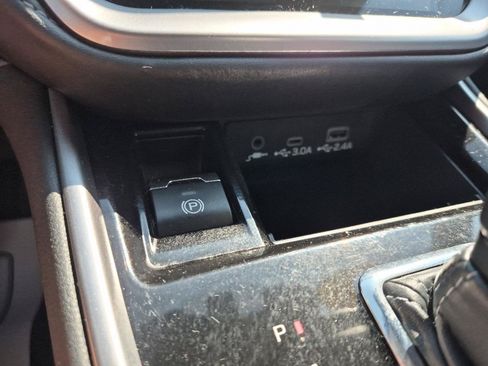 Used 2025 Subaru Outback Premium AWD/4WD image 21