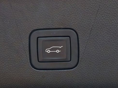 Used 2025 GMC Yukon Denali Ultimate AWD/4WD image 33